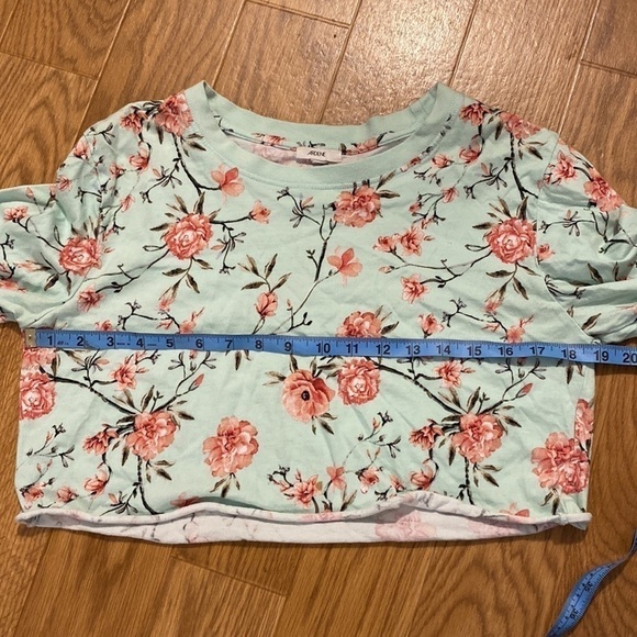 ARDENE Women’s  Long Sleeve Cropped Floral Top (Size Large) - Picture 3 of 8